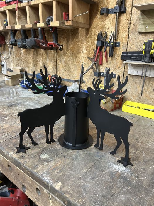 Stojak „Złote Renifery” — ekskluzywna podstawa pod choinkę