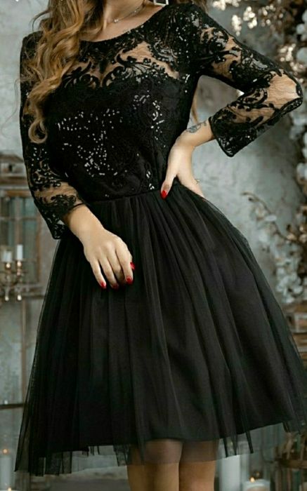 Сукня з дорогим гіпюром і паєтками, плаття