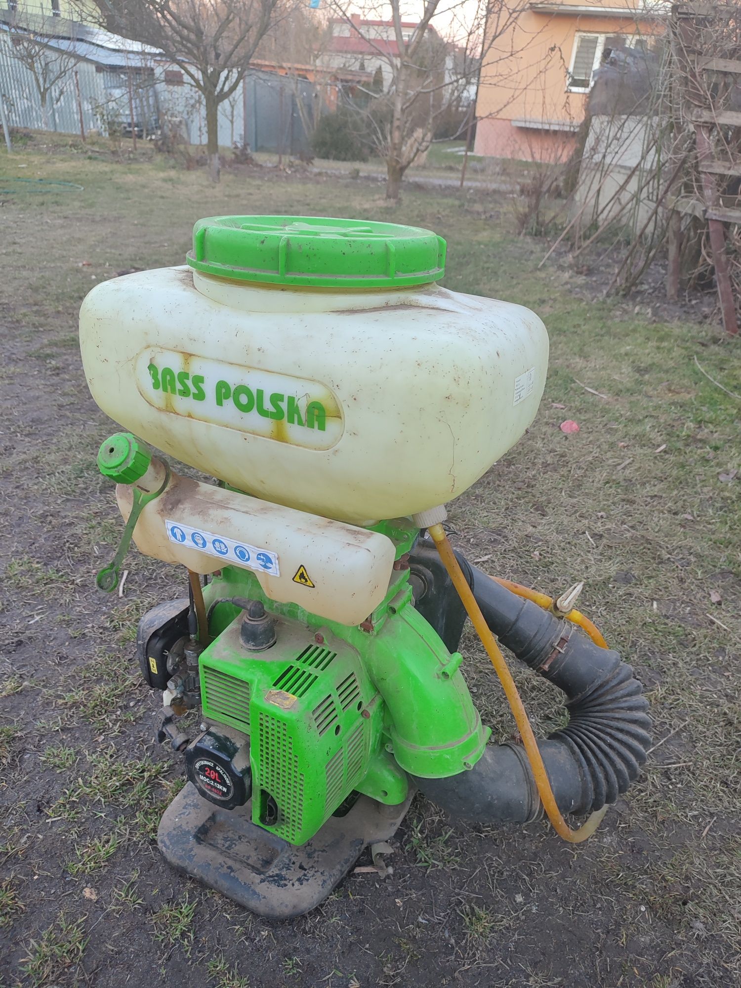 Opryskiwacz spalinowy