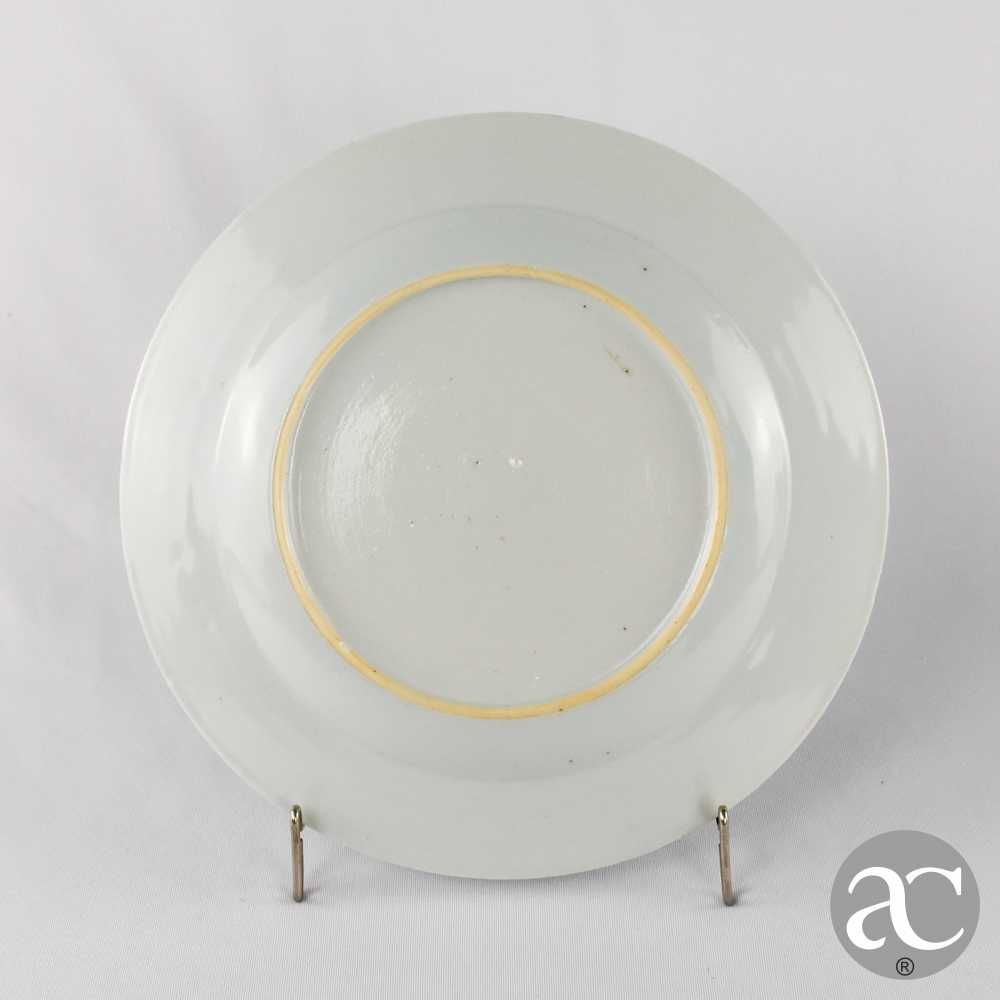 Par de pratos China, com Flores e Decoração Anhua, Qianlong séc. XVIII