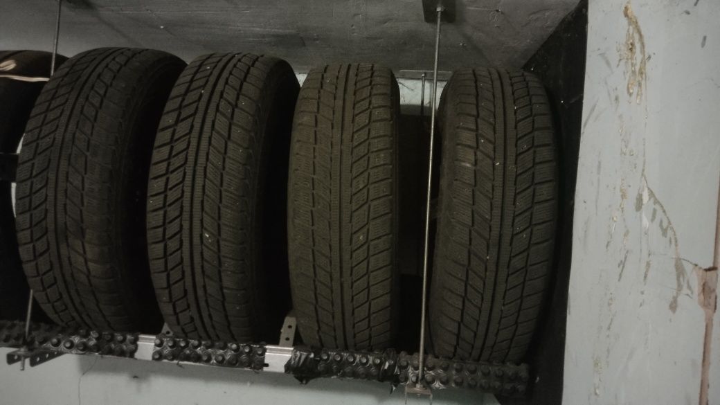 Продам шини  195/65R15