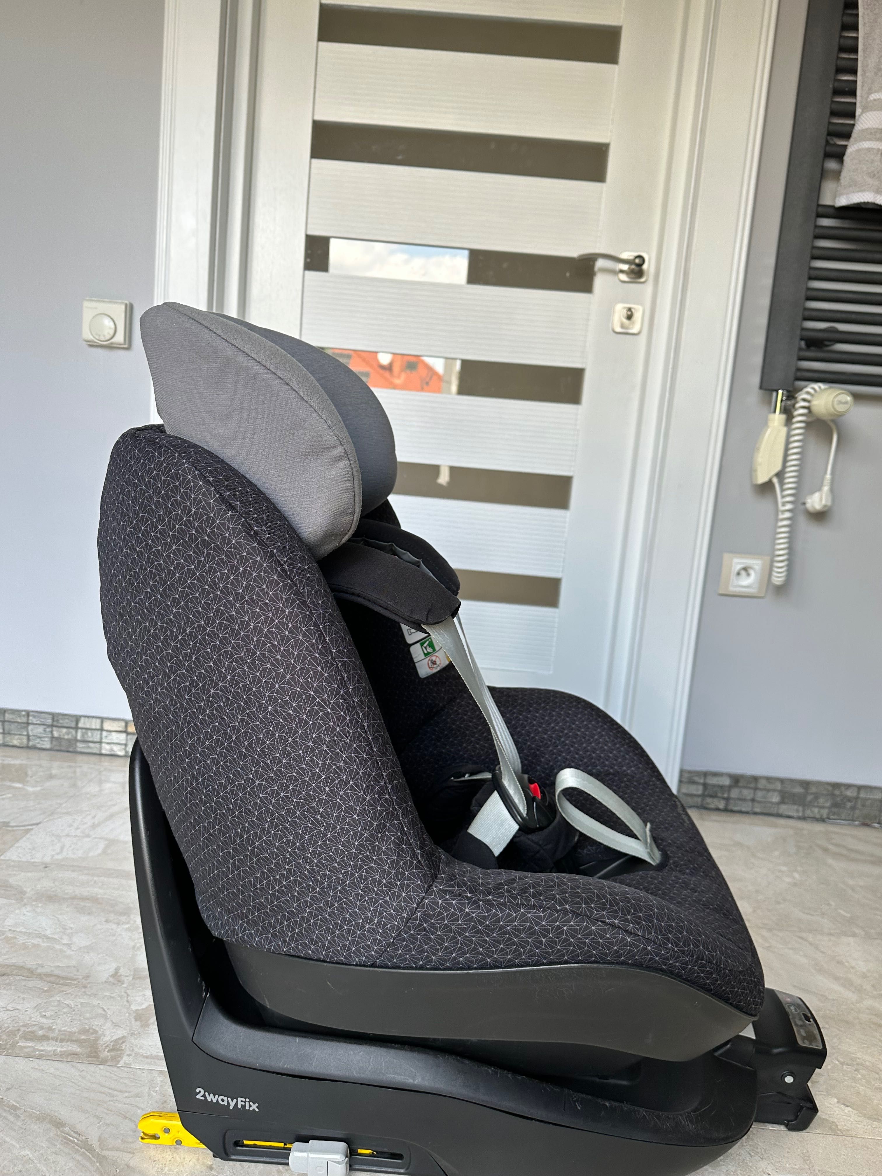 Maxi-Cosi 2 wayPearl + baza 2WayFix zestaw