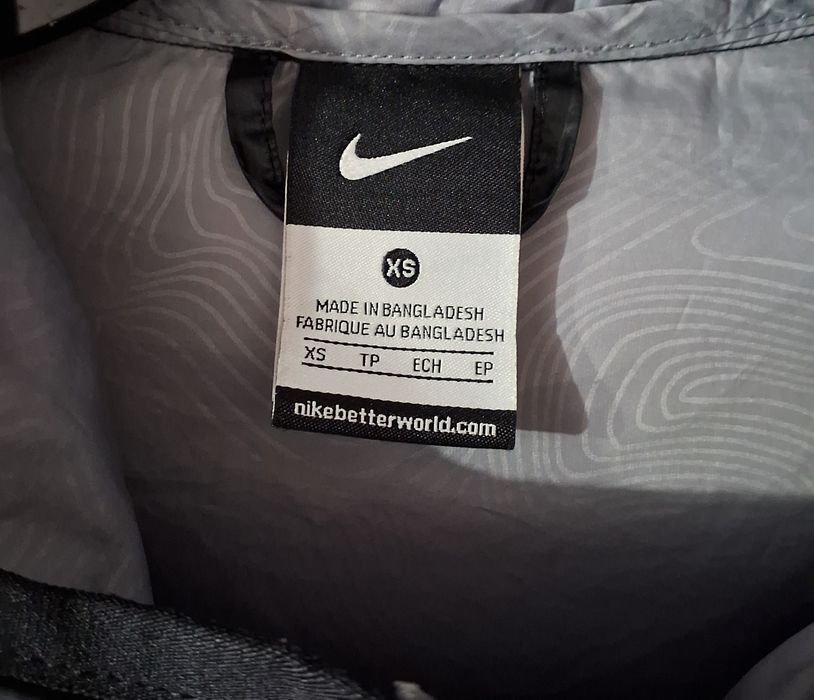 Куртка  Nike Пуховая Оригинал.Размер XS Идет на S