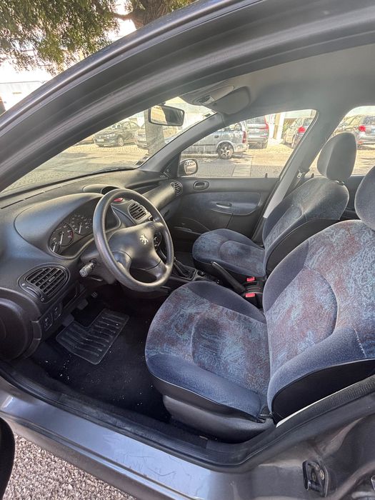 Peugeot 206 – Apenas 14.500 km