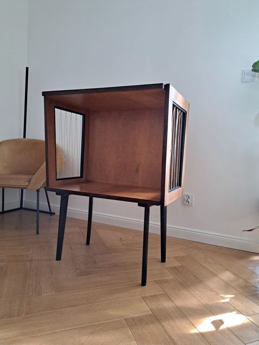 Szafka vintage na wysokich nogach – lata 60./70.