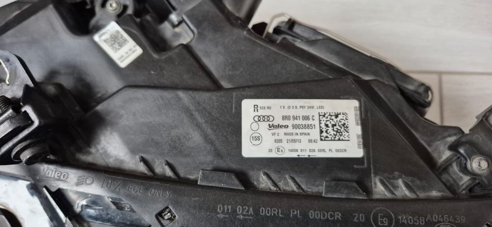 Фари Audi Q5 8R0941006C  8R0941005C  Valeo фара ліва права Ауді
