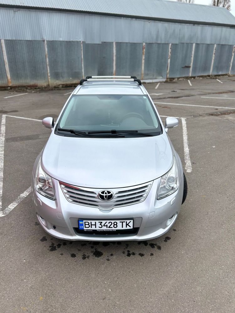 Автомобиль Toyota Avensis