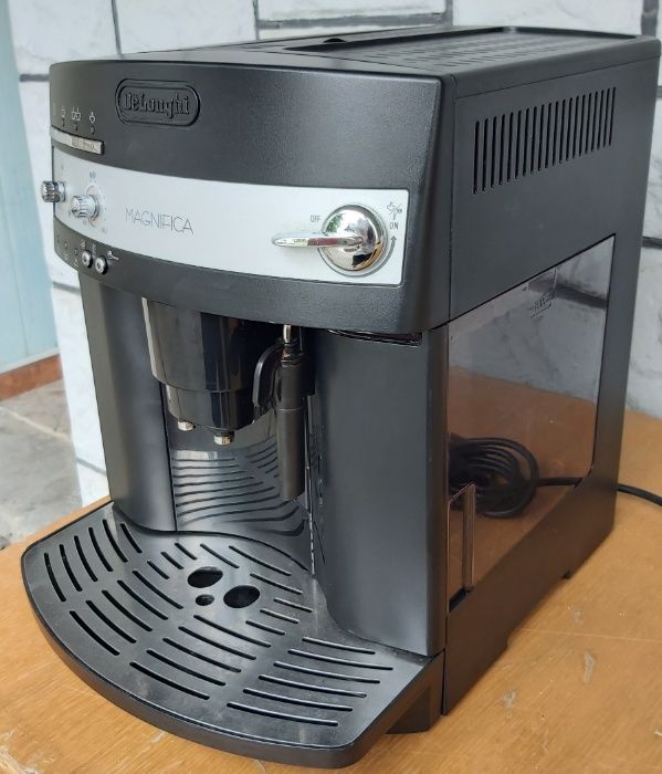 Кофемашина кофеварка Делонги Delonghi ESAM 3200 B черная б/у