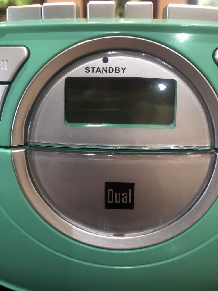 Radiomagnetofon z CD