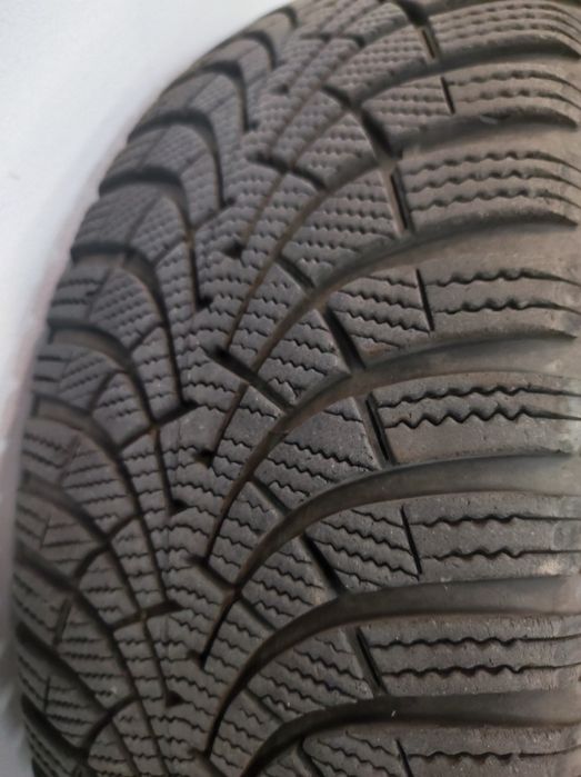 Felgi stalowe strukturalne Opel opony Goodyear Ultragrip 9 zimowe