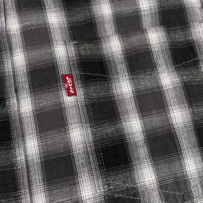 Рубашка Levi’s.