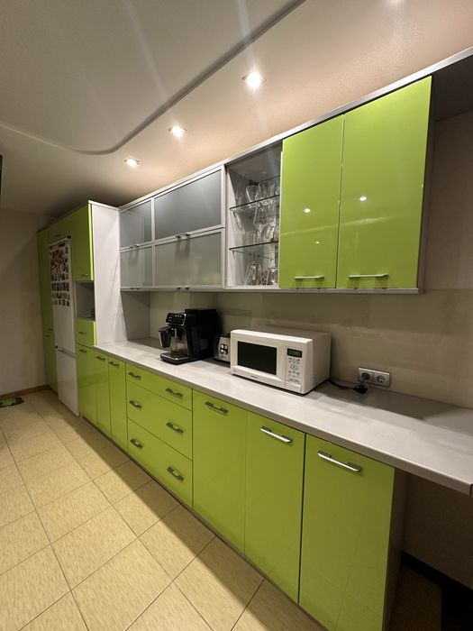 Продам кухню, фасади фарбований мдф, фурнітура Blum