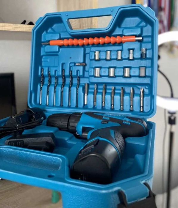 Акумуляторний шуруповерт в кейсі на 12v