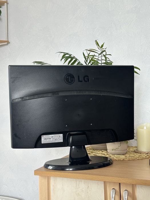 Монітор LG Flatron W2243T 22’