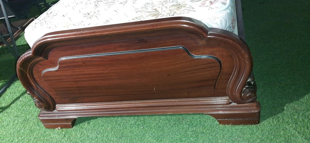 Cama individual com ou sem colchão