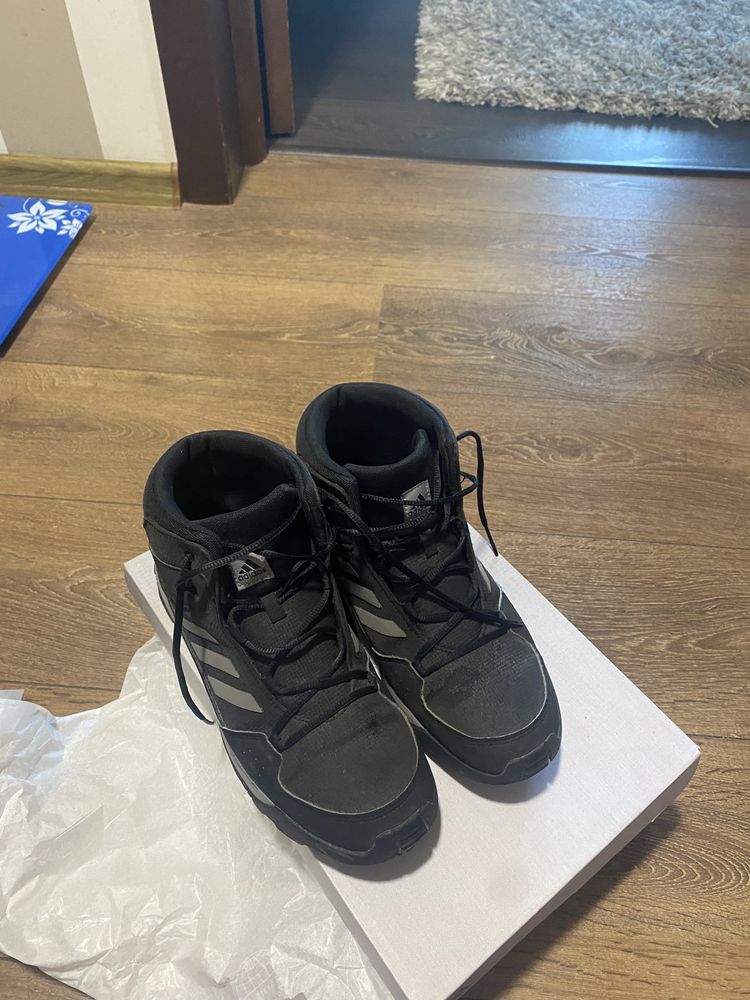 Adidas ботинки(подросток)