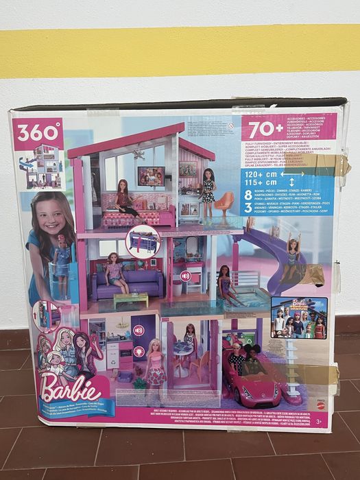 Casa da Barbie um pouco partida