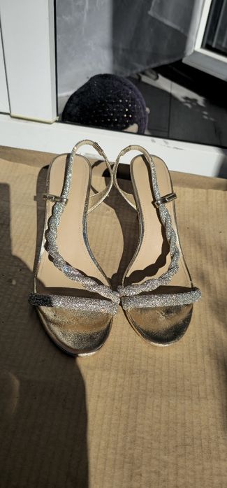 Złote sandały na szpilce 41 cyrkonie