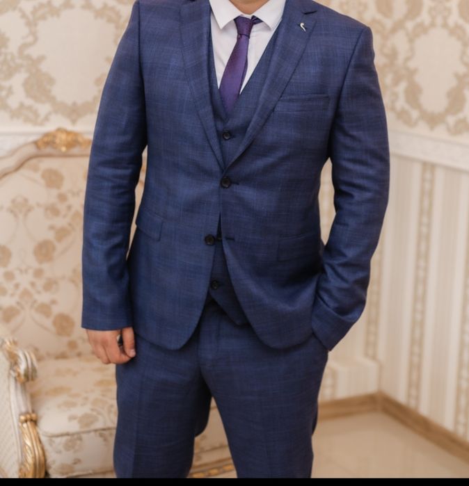 Продам весільний чоловічий костюм трійка