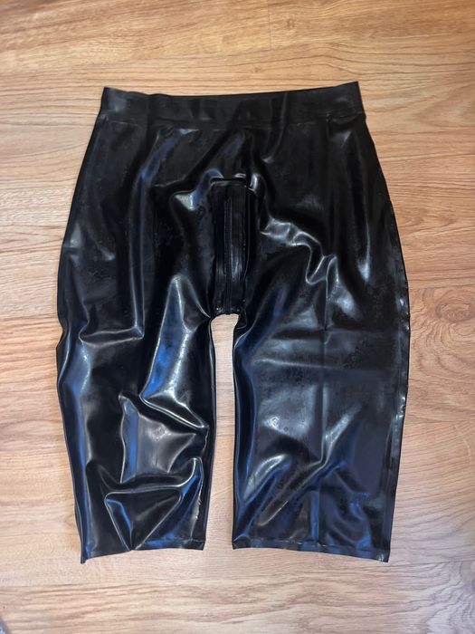 818/ Szorty męskie spodenki XXL latex lateks 0.4 czarne bielizna zamek