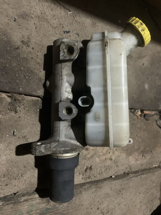 Головний гальмівний целіндр chrysler voyager