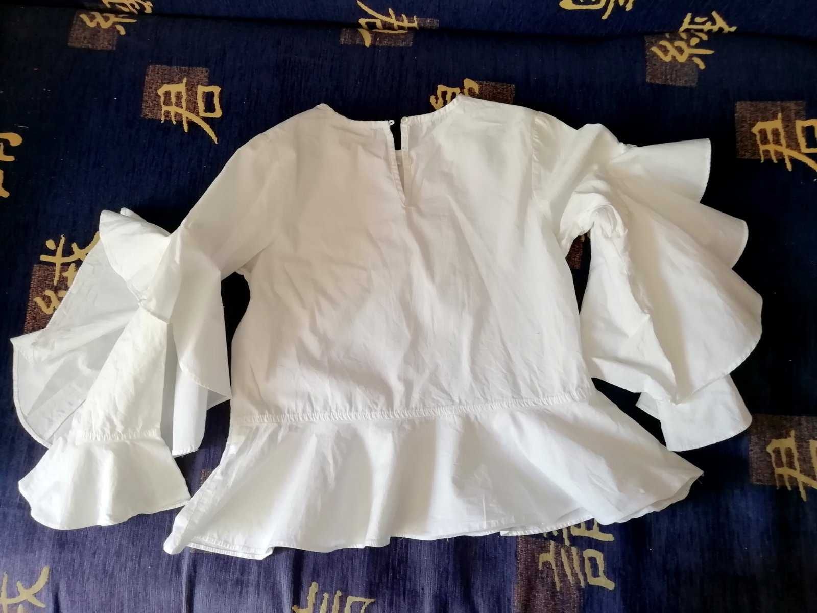 Белая нарядная кофточка для школьницы