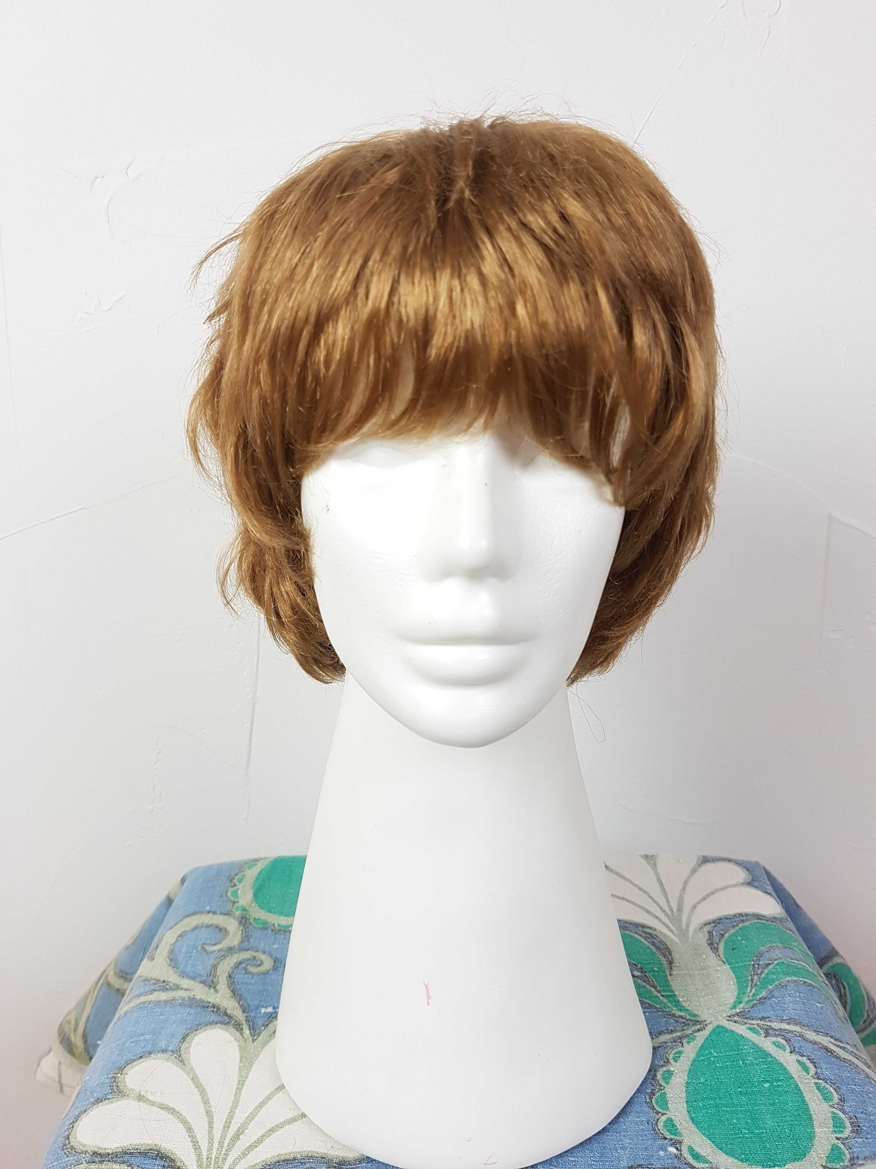 Peruka ciemny blond, brązowa, włosy półdługie H072
