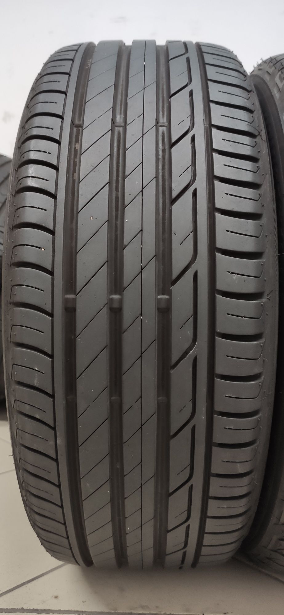 Резина R-18 215/50 92W "Bridgestone" Turanza T001, шини