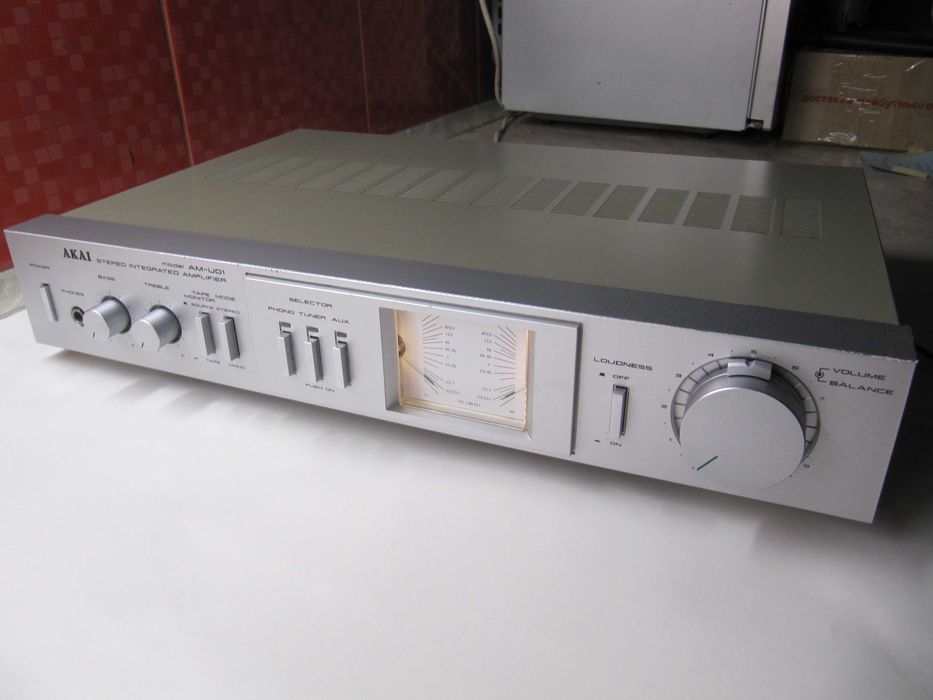 AKAI AM-U01 – Вінтажний Підсилювач ЗОЛОТОЇ Ери Аудіо