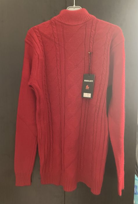Nowy, cieply, czerwony sweter rozmiar M/L