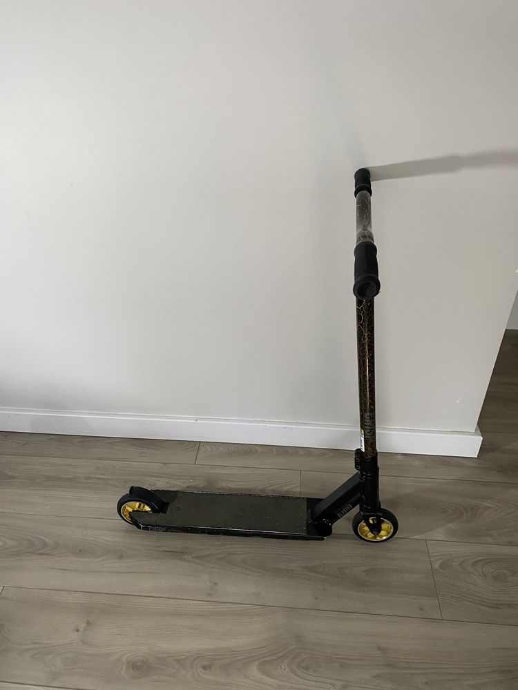 Трюкачний самокат Crisp Blaster Black/Gold