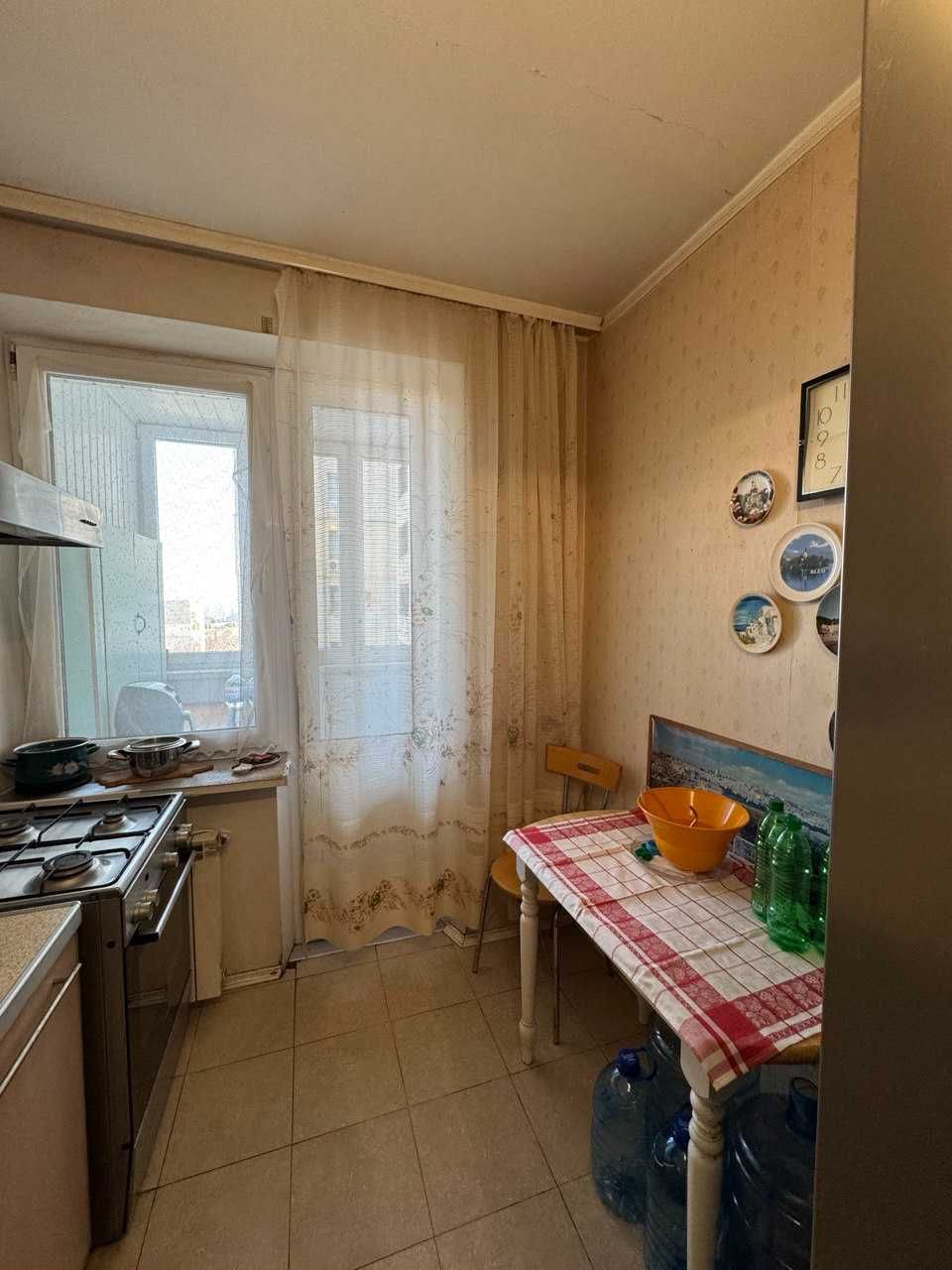 Печерський р-н, вул. Суворова 11; 4 кімн. площа 100,7 м2. Без комісії.