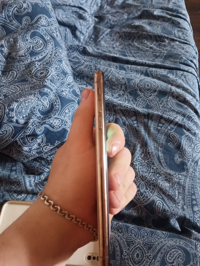 Iphone xs max 256 newerloc