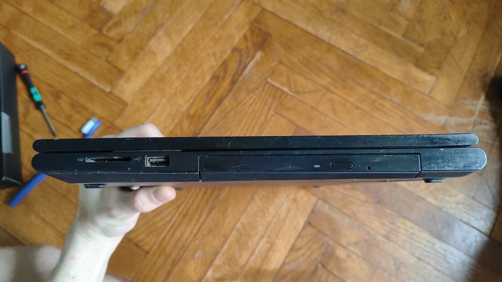 Dell Inspiron 15 / Pentium 3558U / 4GB ddr3 / Intel HD Graphics