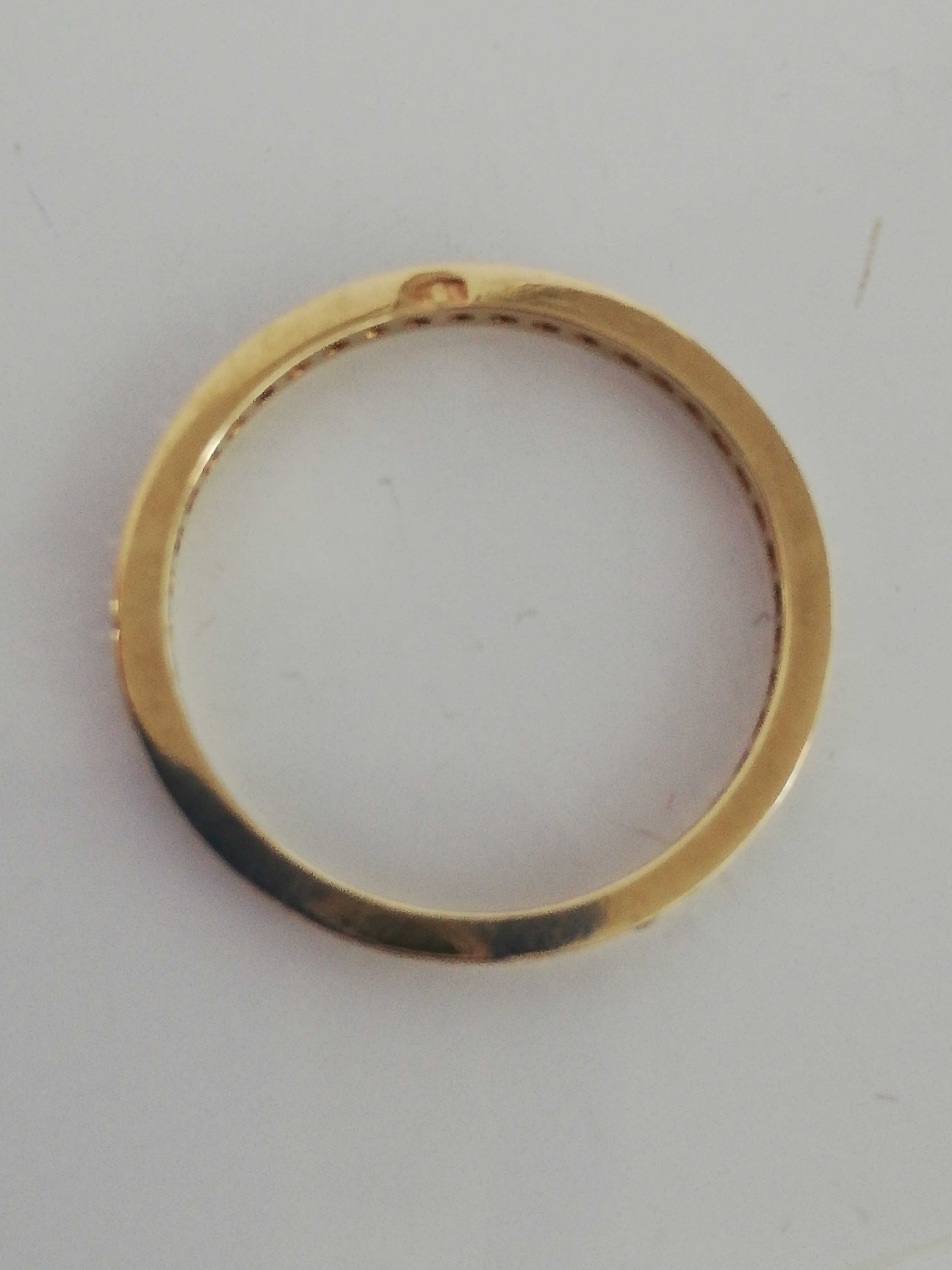 WŁOSKI złoty pierścionek dookoła cały wysadzany cyrkoniami.