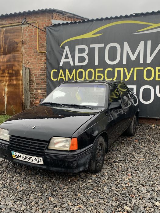 Opel Kadet сів та поїхав