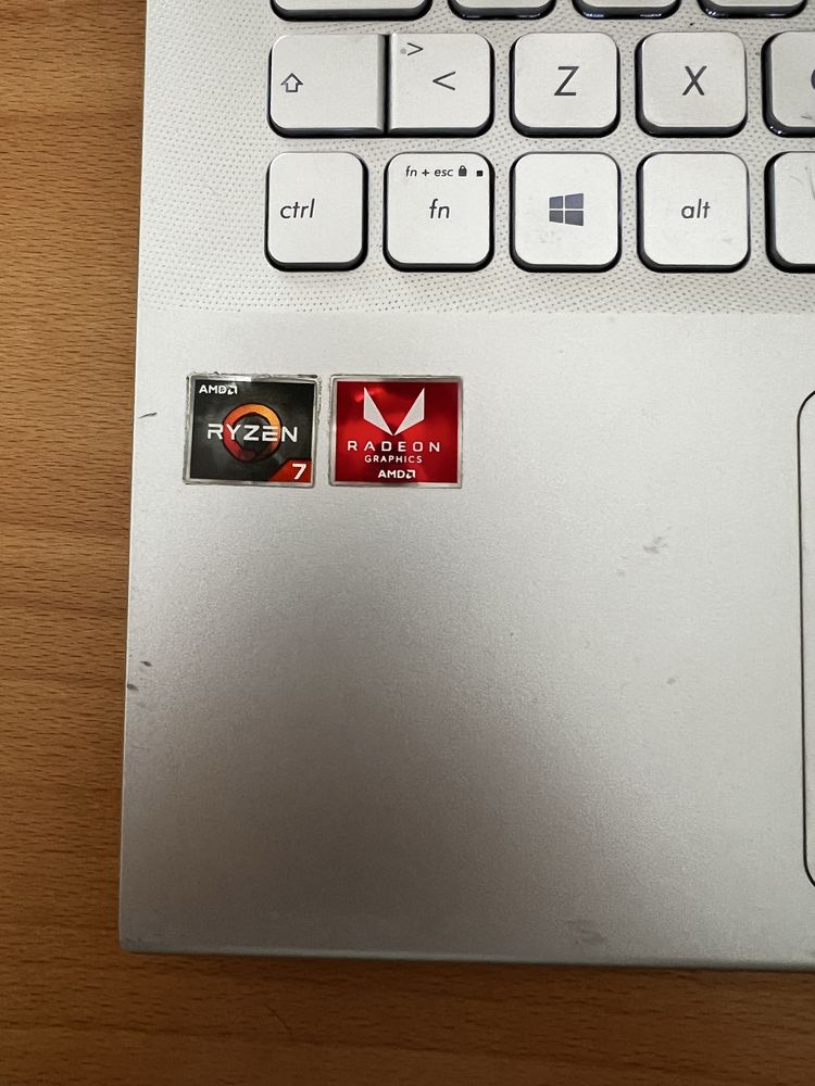 PC Asus Modelo F512D AMD Ryzen 7
