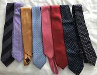 Várias gravatas de seda como novas