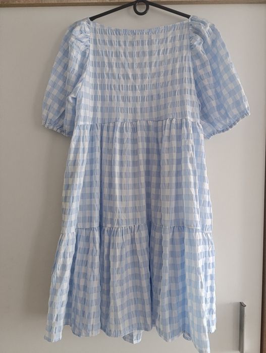 Mohito rozmiar 40 L błękitno biała sukienka dekolt serce fason A