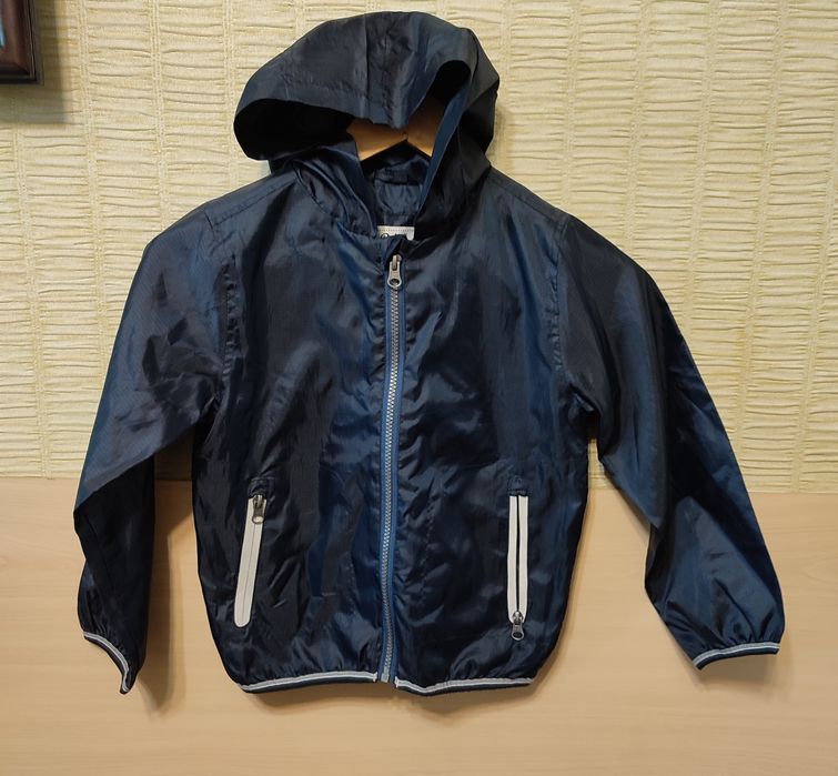 Ветровка ветровка с капюшоном и светоотражающими елементами