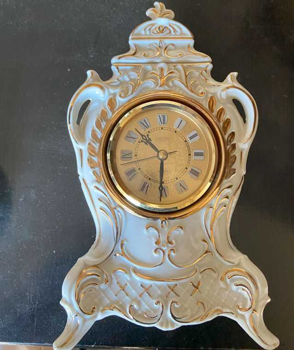 relógio landex royal craft de porcelana. branco com detalhes dourados.