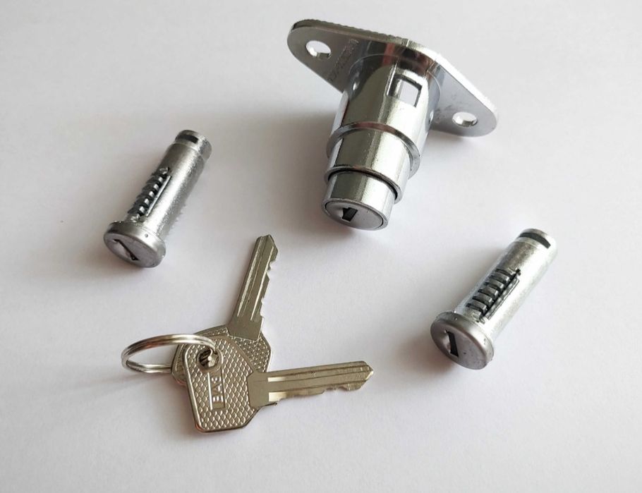 Замок багажника Ваз 2103, 2106 с личинками к-кт 
Производство - ДГК.
Ц