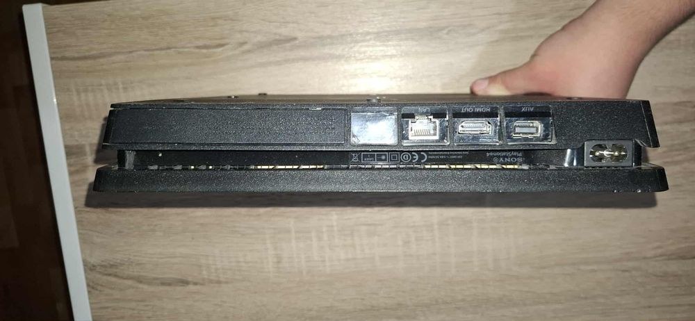 PS4 Slim 500GB +2 pady