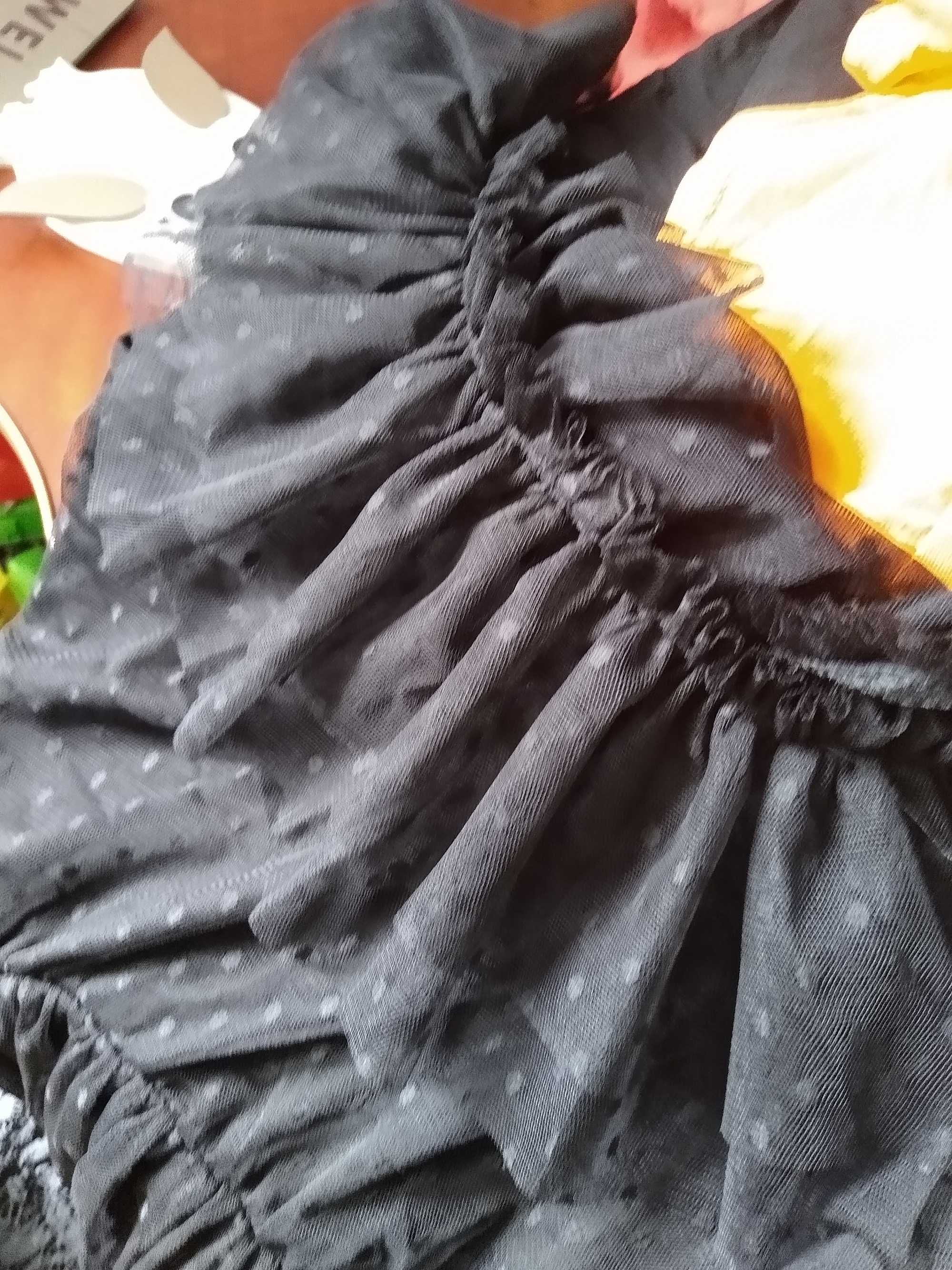 Sukienka w kropki czarne