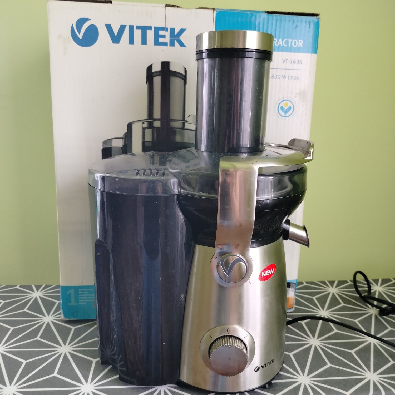 Соковивижималка VITEK 800Вт