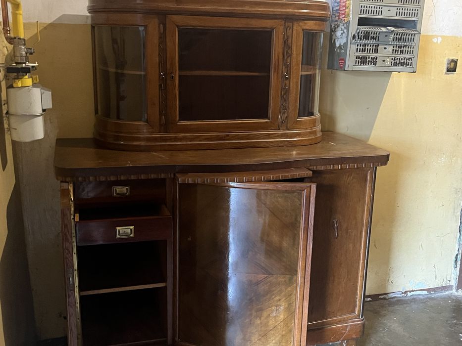 Kredens z nadstawką PRL