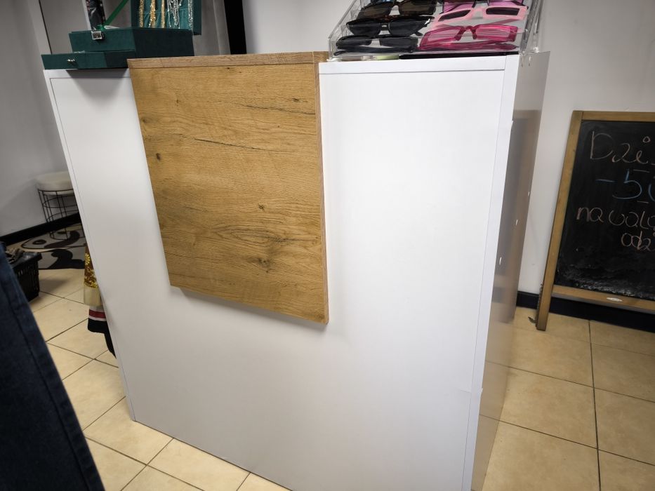 Lada recepcyjna / sklepowa