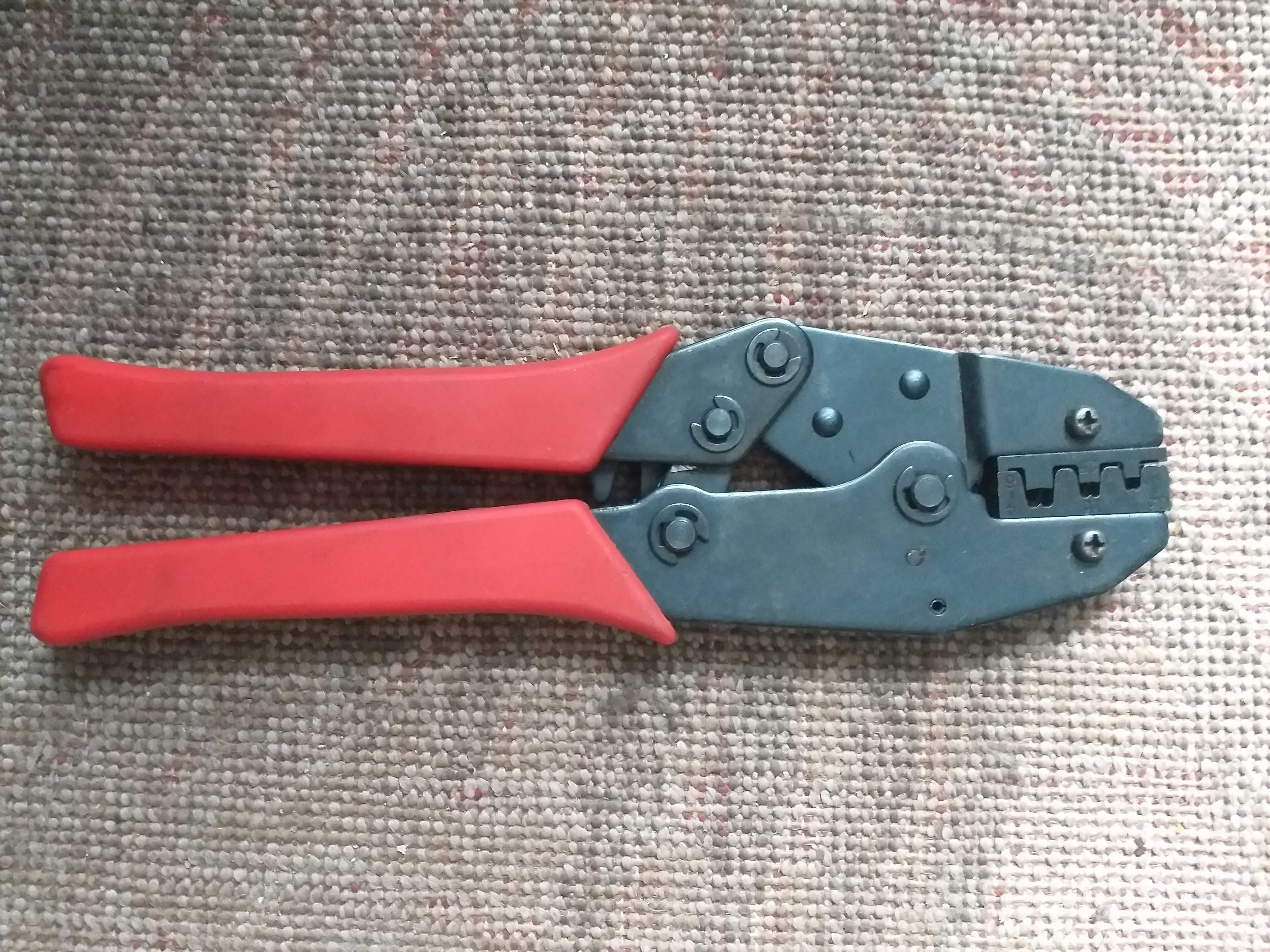 Zaciskarka do złączy izolowanych HT-230B