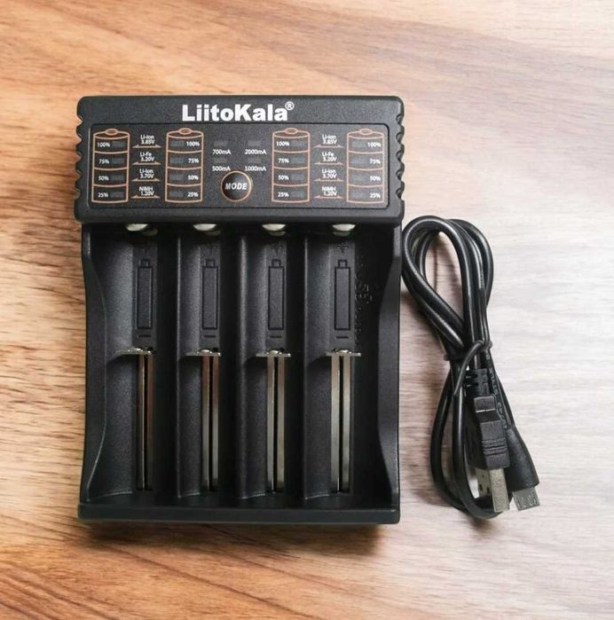 Зарядний пристрій для зарядки 4 акумуляторів одночасно