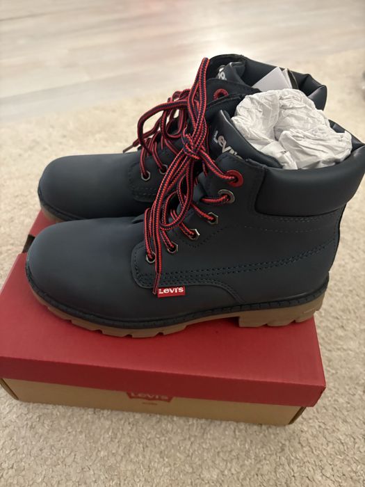 Botas menino Levi’s, novas, 35